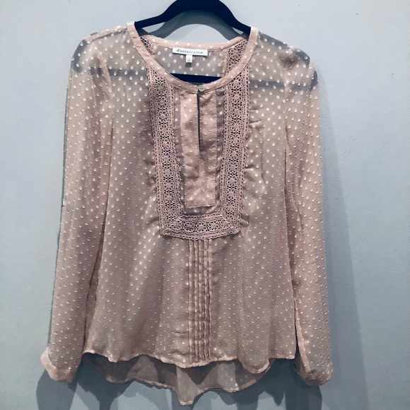 Cute DANIEL RAINN Top with Great Detail - Picture 4 of 7